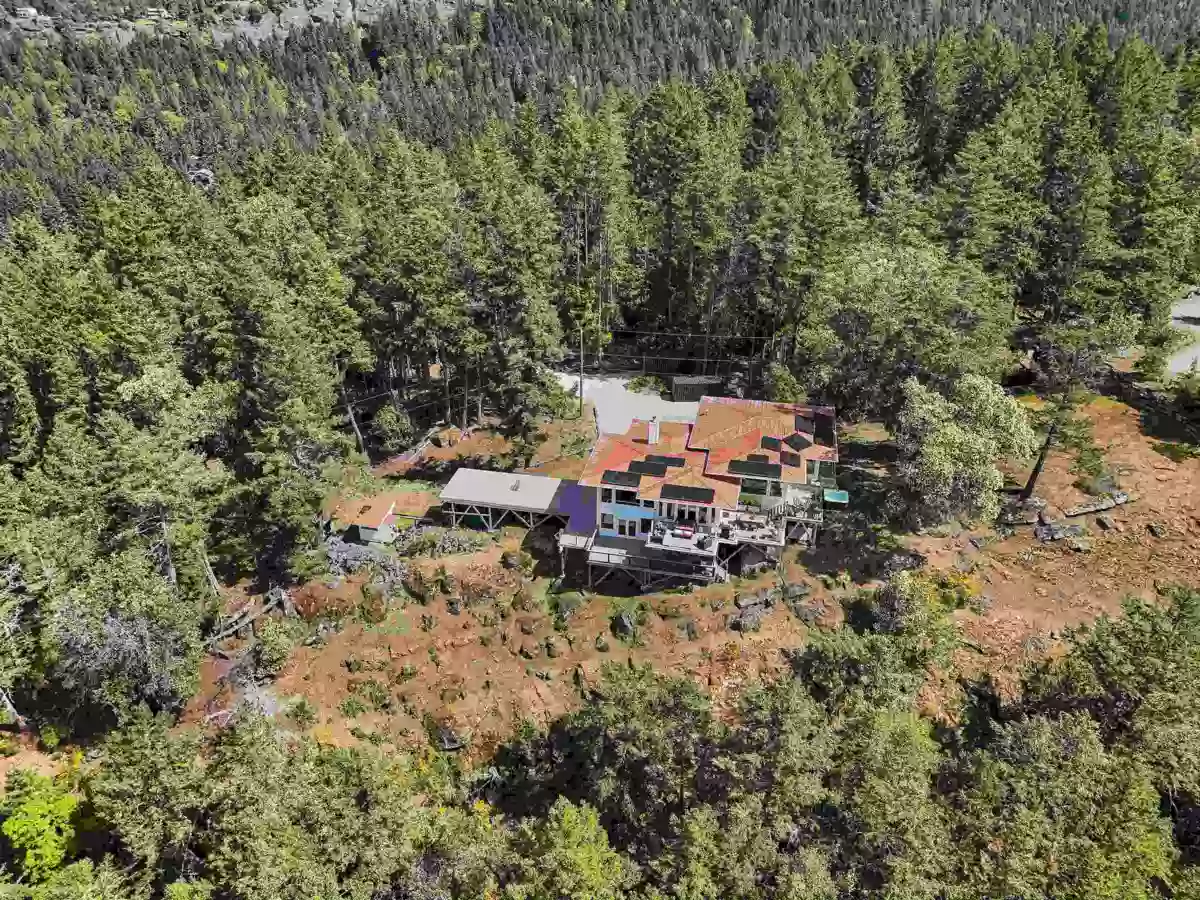 Breakfast Nook Photo of 356 East West Road, Mayne Island, BC