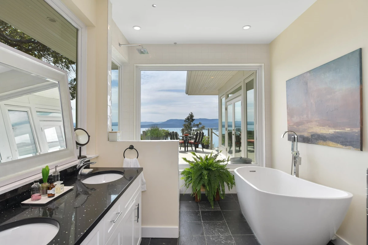 Front Yard Photo of 356 East West Road, Mayne Island, BC