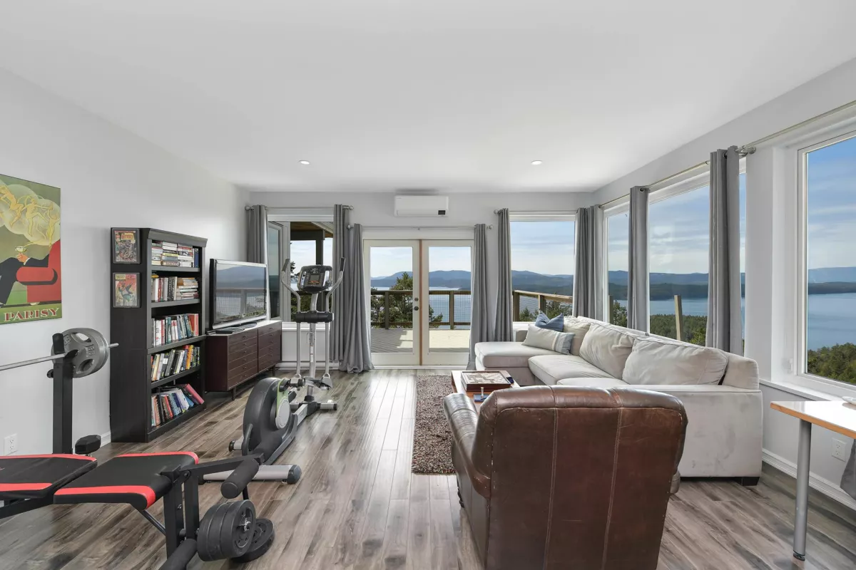 Powder Room Photo of 356 East West Road, Mayne Island, BC