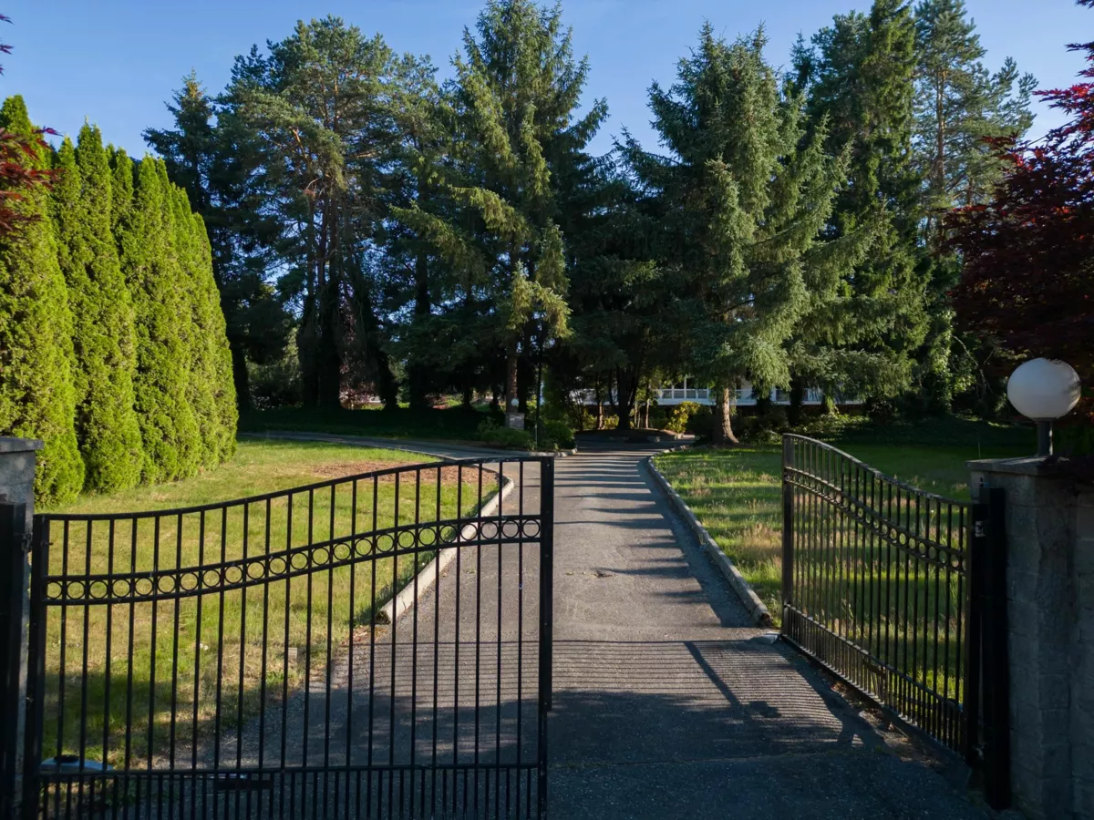 Family Room Photo of 21480 18 Avenue, Langley, BC