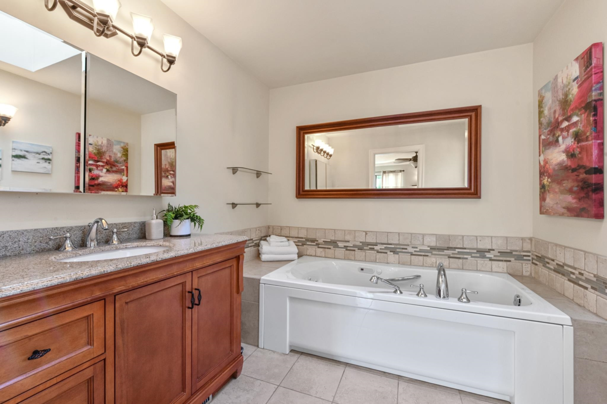 Outdoor Deck Photo of 21480 18 Avenue, Langley, BC