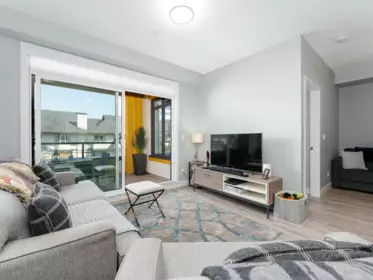 301 3971 Hastings Street, Burnaby, BC, Burnaby — Apartment/Condo for sale