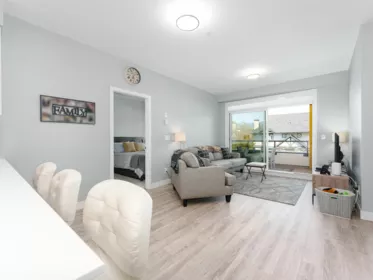 301 3971 Hastings Street, Burnaby, BC, Burnaby — Apartment/Condo for sale