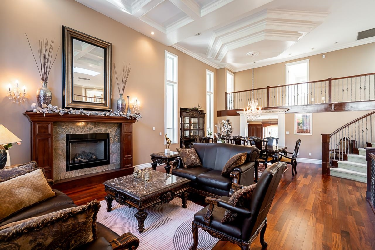Kitchen Island Photo of 2982 Sunridge Court, Coquitlam, BC