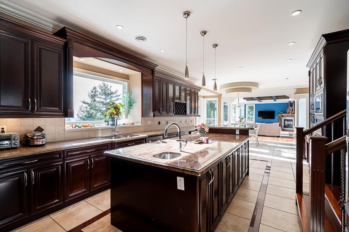 Powder Room Photo of 2982 Sunridge Court, Coquitlam, BC