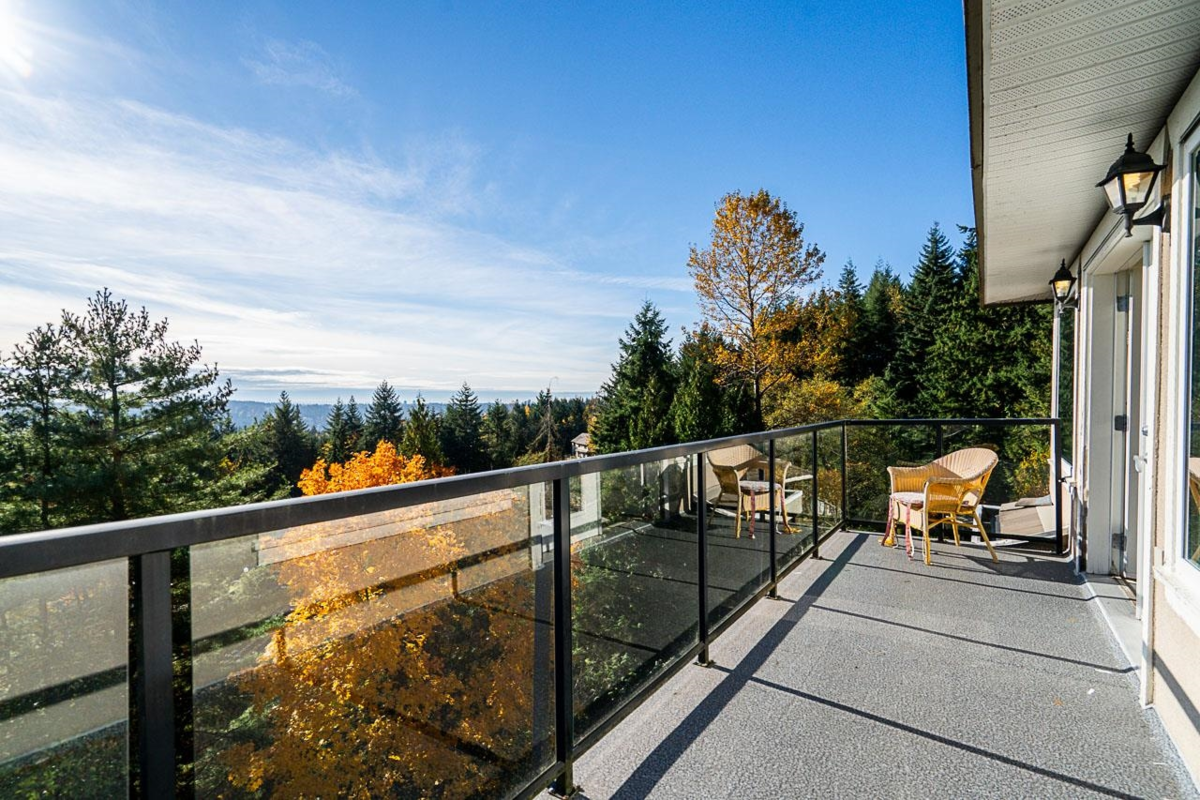 Staircase Photo of 2982 Sunridge Court, Coquitlam, BC