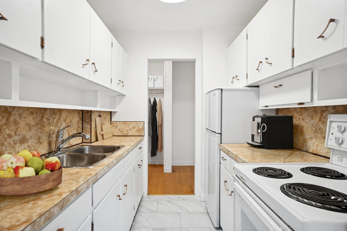 Dining Area Photo of 103 6026 Tisdall Street, Vancouver, BC