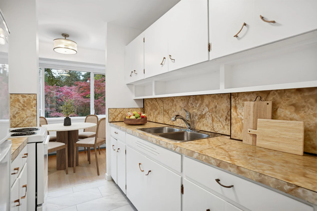 Kitchen Photo of 103 6026 Tisdall Street, Vancouver, BC