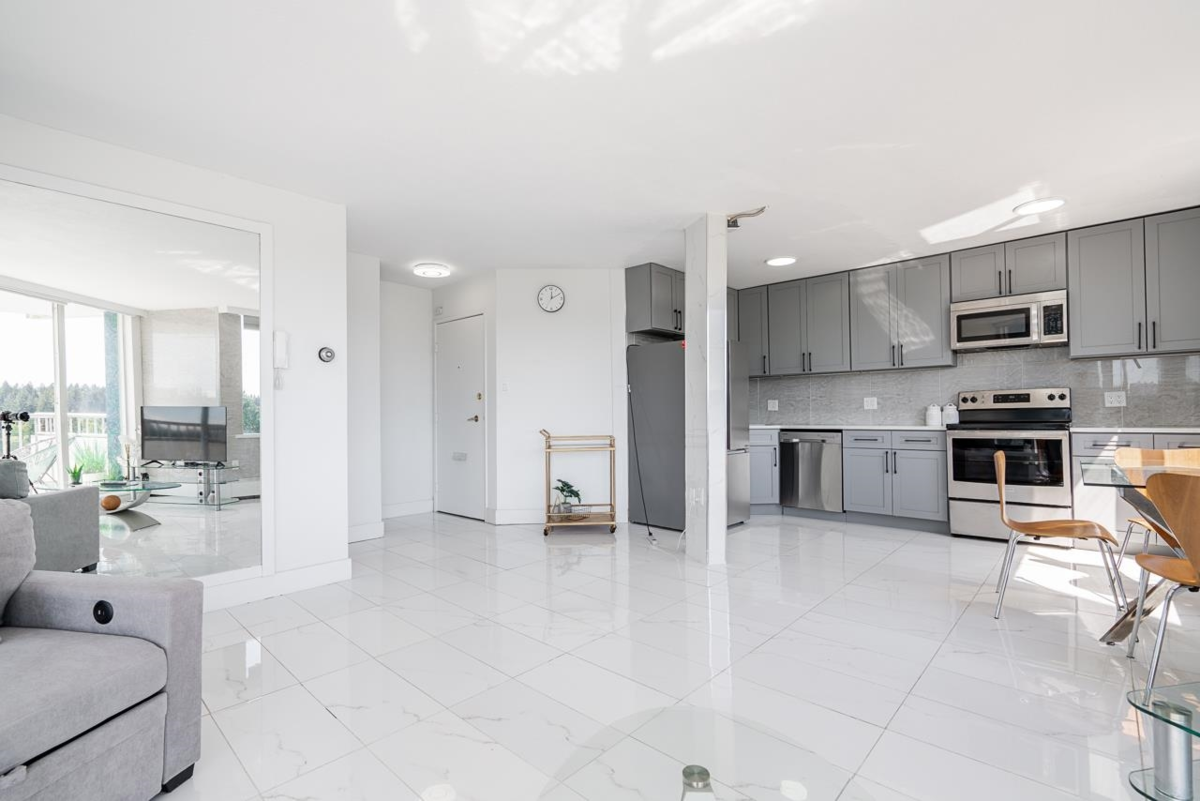 Dining Area Photo of 903 4691 W 10th Avenue, Vancouver, BC