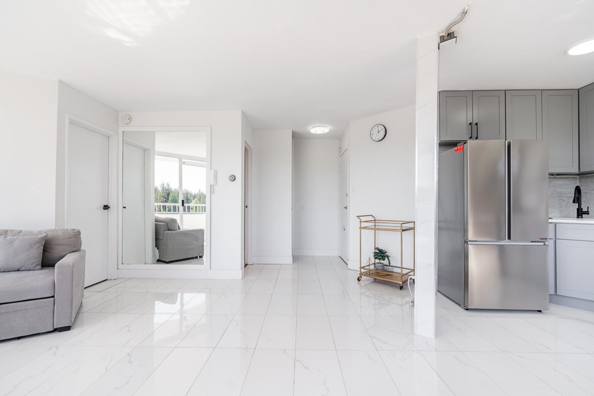Kitchen Island Photo of 903 4691 W 10th Avenue, Vancouver, BC
