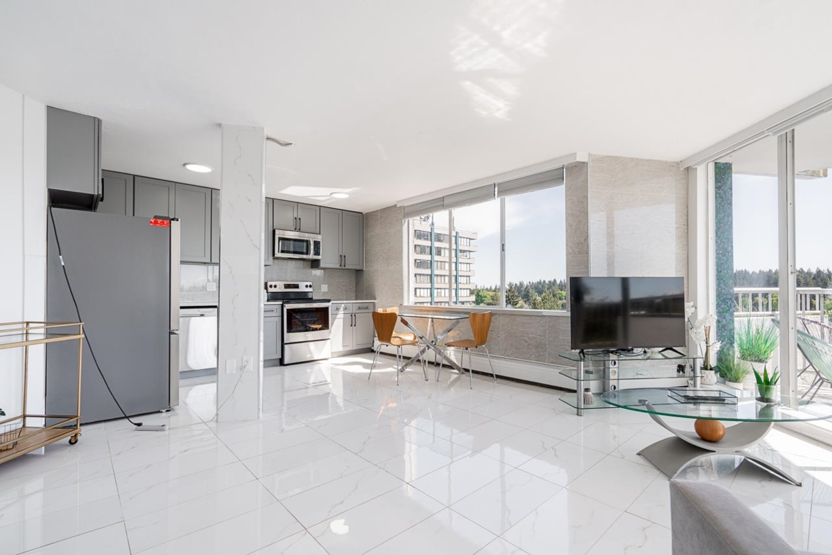 Kitchen Photo of 903 4691 W 10th Avenue, Vancouver, BC