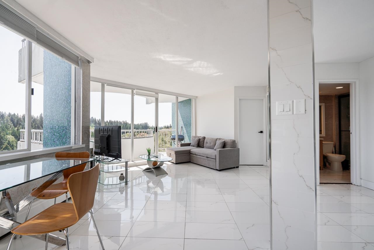 Walk-In Closet Photo of 903 4691 W 10th Avenue, Vancouver, BC