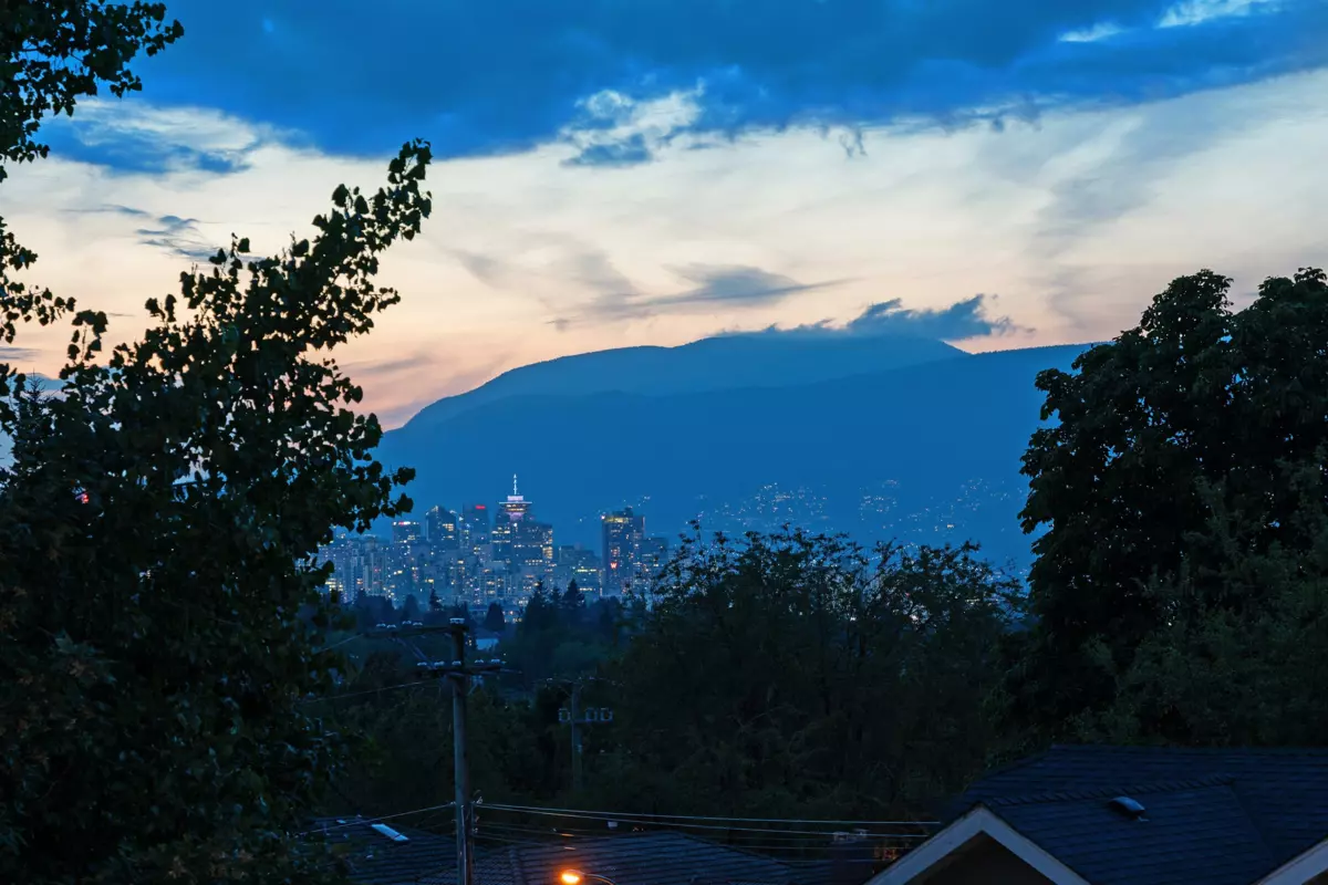 Front Yard Photo of 1 1632 E 21st Avenue, Vancouver, BC