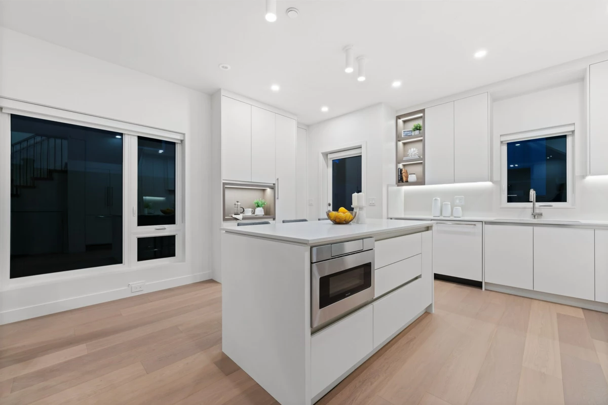 Kitchen Island Photo of 1 1632 E 21st Avenue, Vancouver, BC