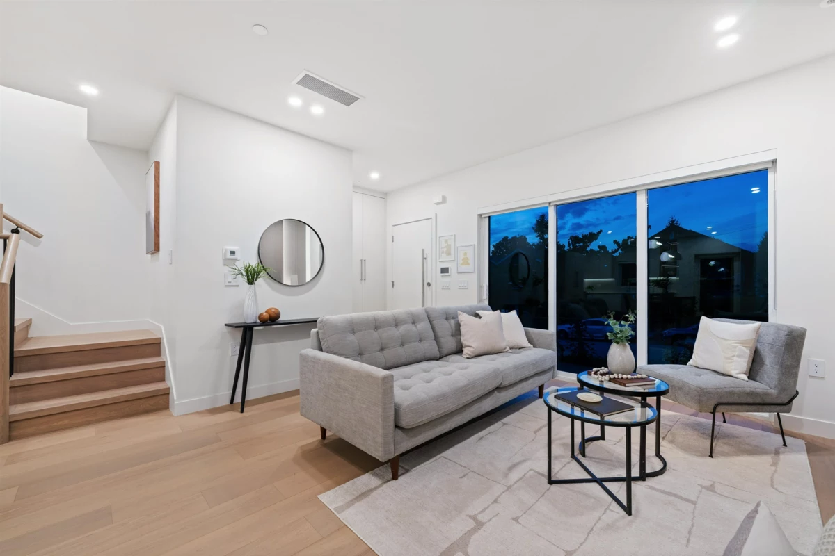 Living Room Photo of 1 1632 E 21st Avenue, Vancouver, BC