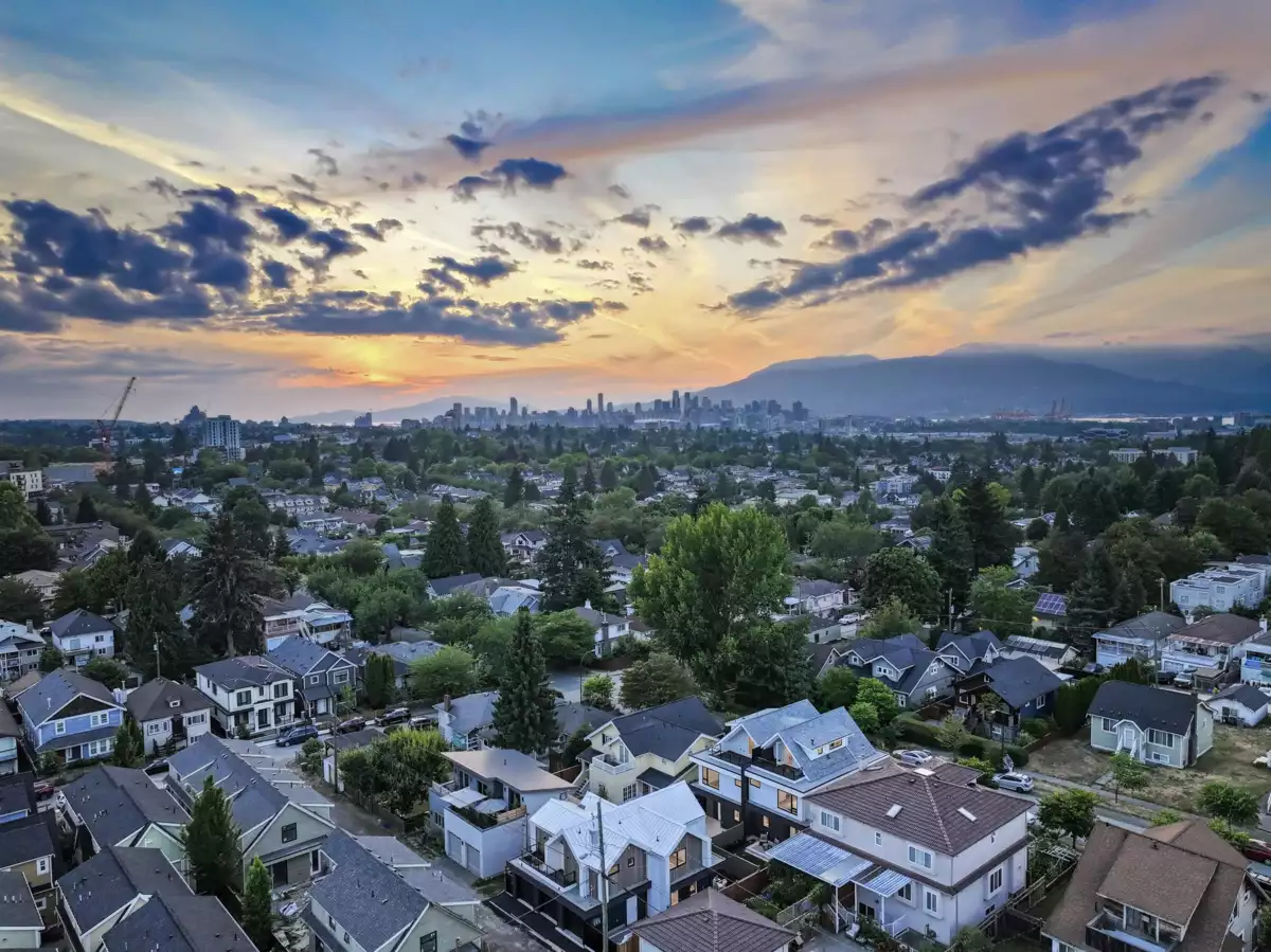Swimming Pool Photo of 1 1632 E 21st Avenue, Vancouver, BC