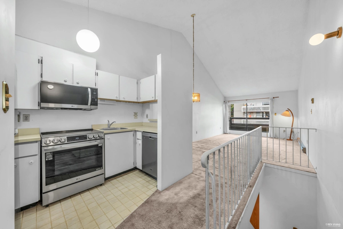 Guest Bathroom Photo of 410 1363 Clyde Avenue, West Vancouver, BC