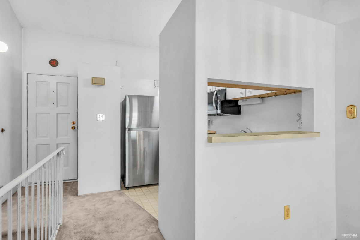 Loft / Bonus Room Photo of 410 1363 Clyde Avenue, West Vancouver, BC