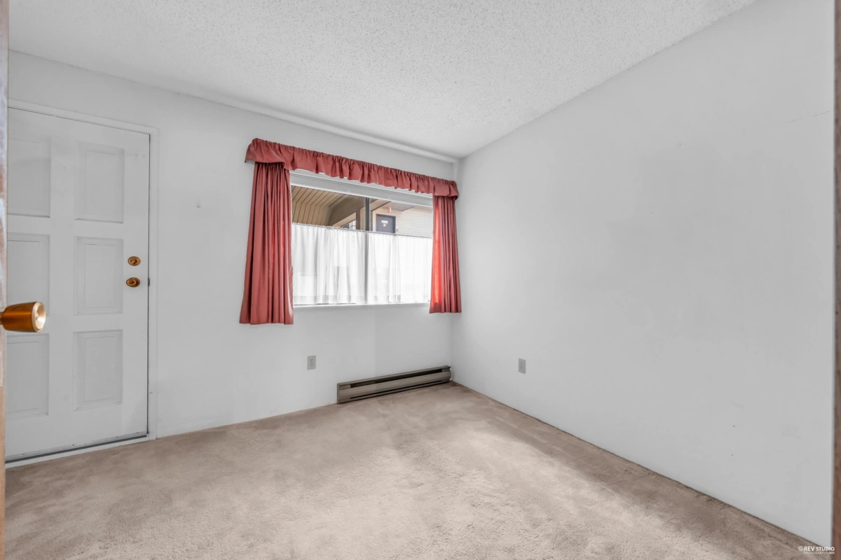 Mudroom Photo of 410 1363 Clyde Avenue, West Vancouver, BC