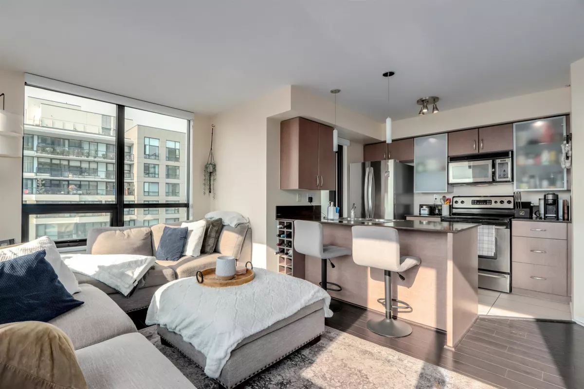Kitchen Island Photo of 2704 909 Mainland Street, Vancouver, BC