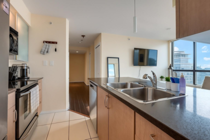 2704 909 Mainland Street, Vancouver, BC, Vancouver — Apartment/Condo for sale