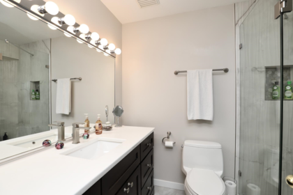 Hallway Photo of 16524 84a Avenue, Surrey, BC