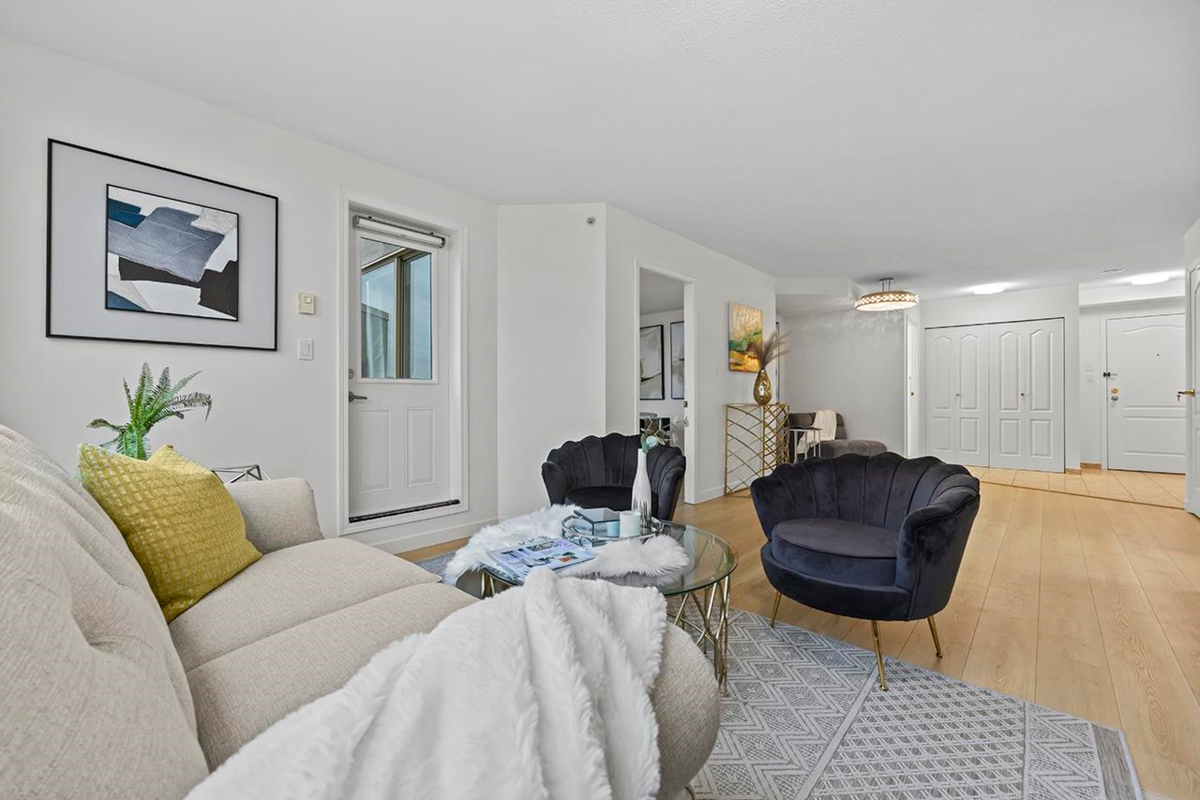 Dining Area Photo of 1503 8297 Saba Road, Richmond, BC