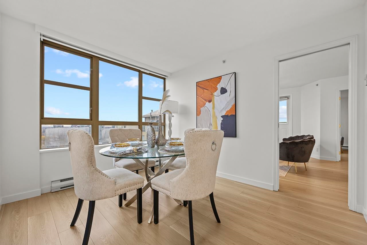 Kitchen Island Photo of 1503 8297 Saba Road, Richmond, BC
