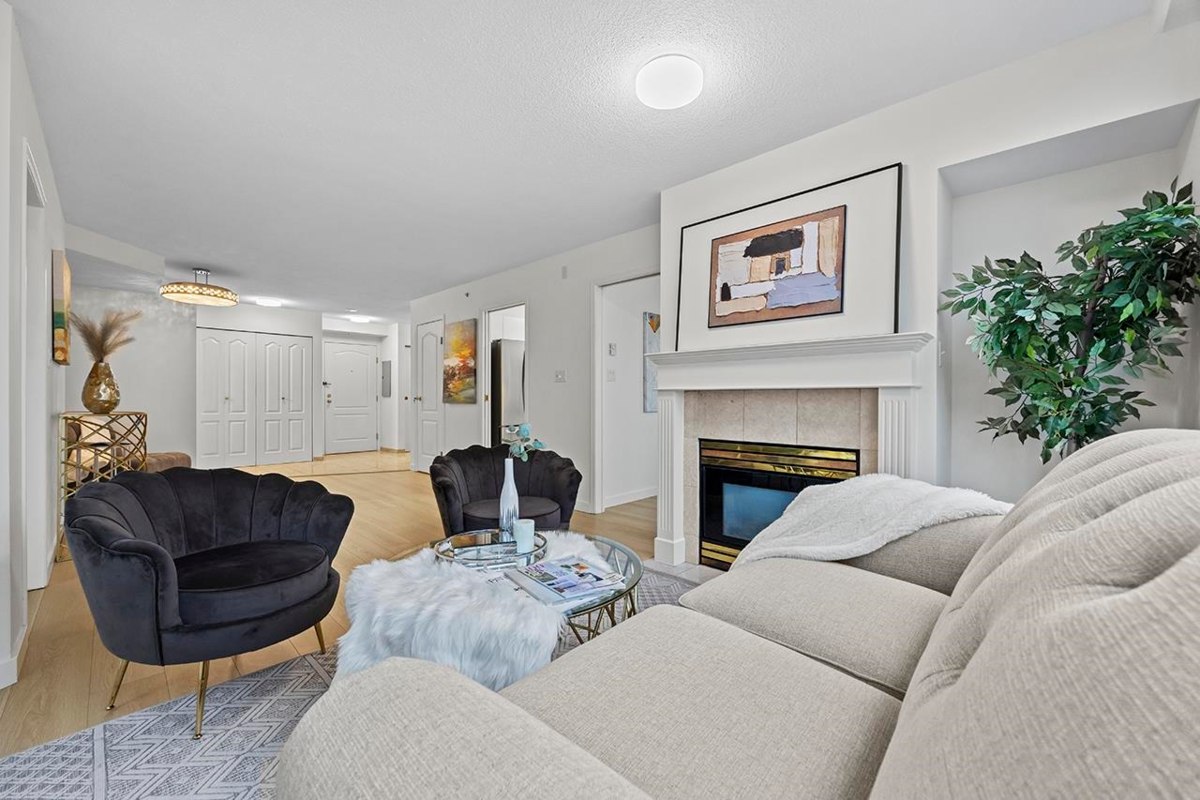 Kitchen Photo of 1503 8297 Saba Road, Richmond, BC