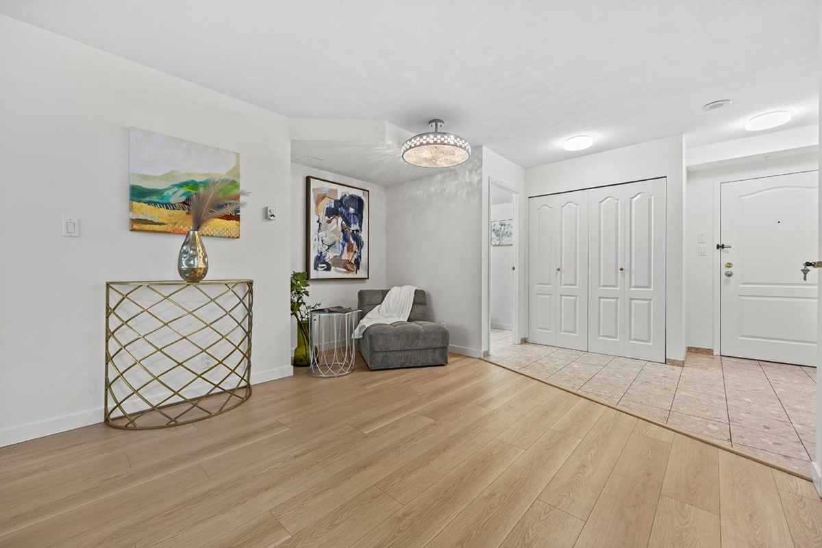 Living Room Photo of 1503 8297 Saba Road, Richmond, BC