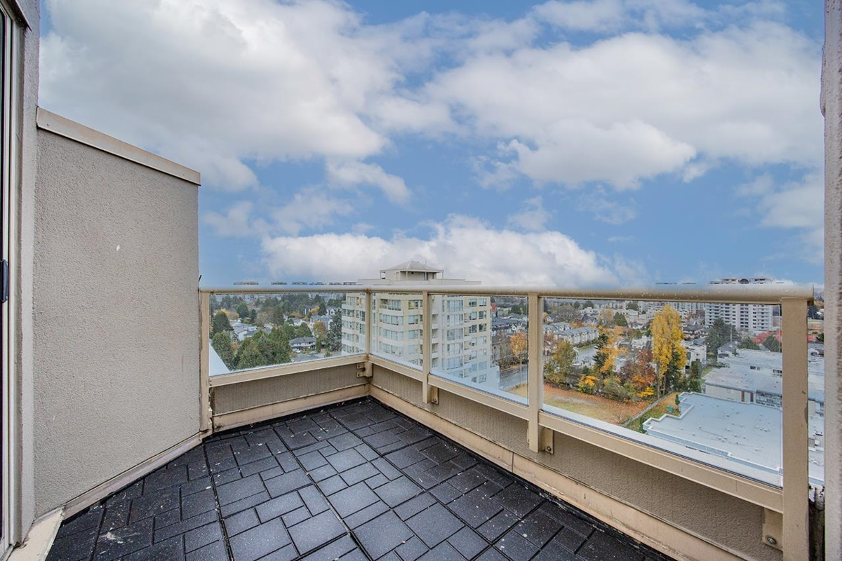 Swimming Pool Photo of 1503 8297 Saba Road, Richmond, BC