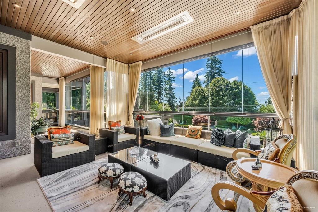 Front Yard Photo of 13657 Marine Drive, White Rock, BC