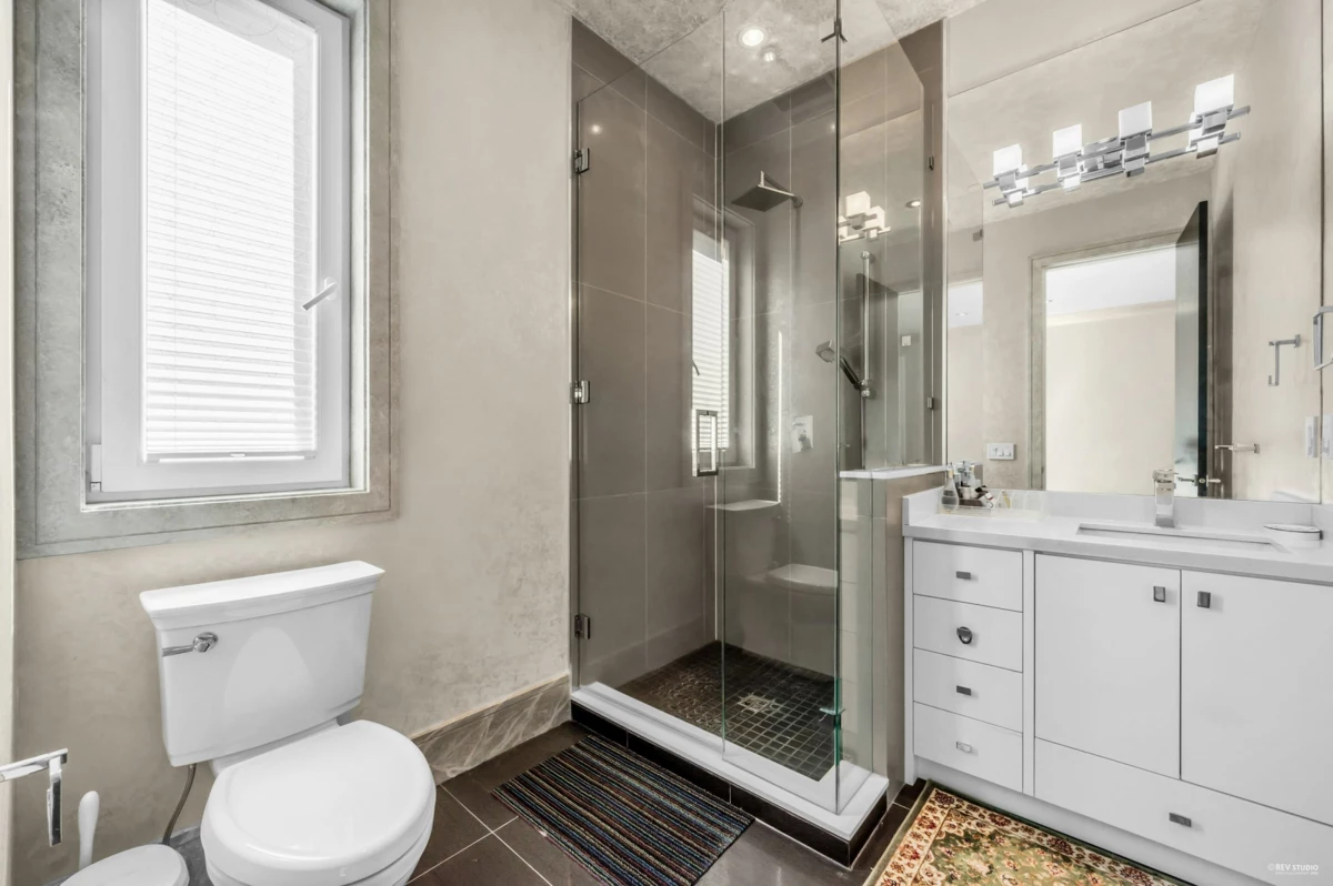Guest Bathroom Photo of 13657 Marine Drive, White Rock, BC