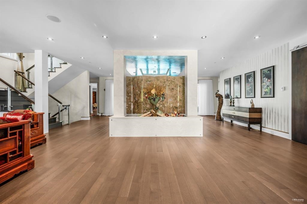 Kitchen Island Photo of 13657 Marine Drive, White Rock, BC