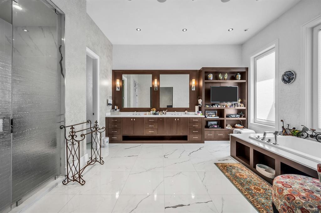 Loft / Bonus Room Photo of 13657 Marine Drive, White Rock, BC