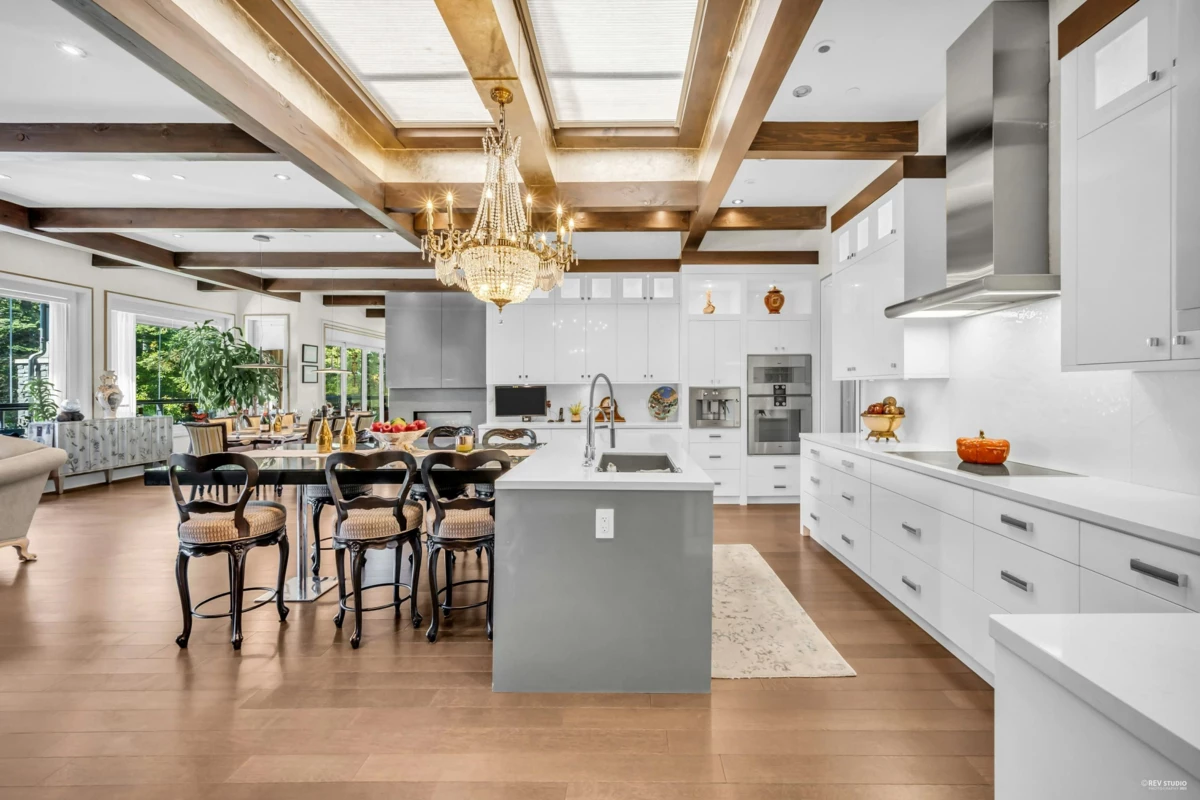 Mudroom Photo of 13657 Marine Drive, White Rock, BC