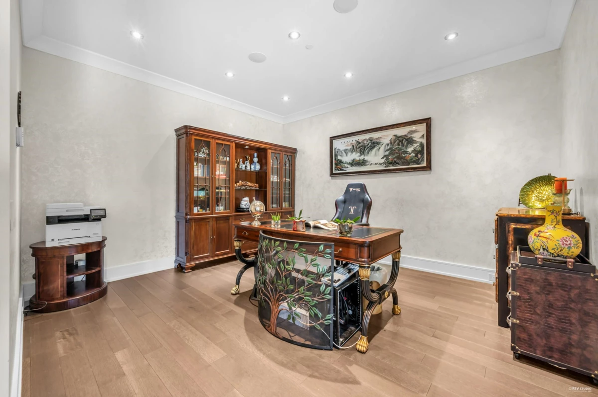 Powder Room Photo of 13657 Marine Drive, White Rock, BC