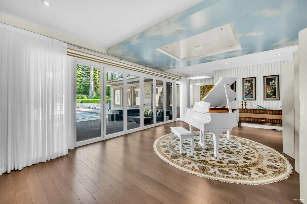 Primary Bathroom Photo of 13657 Marine Drive, White Rock, BC