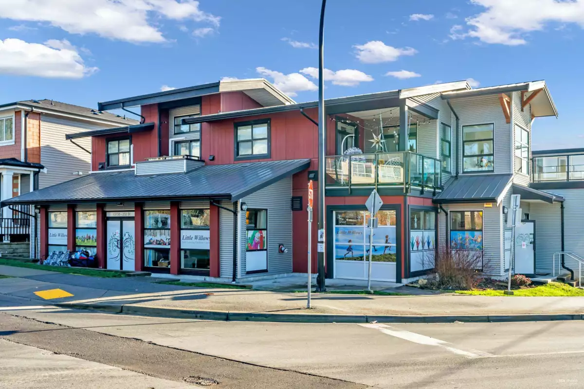 Swimming Pool Photo of 13638 232 Street, Maple Ridge, BC