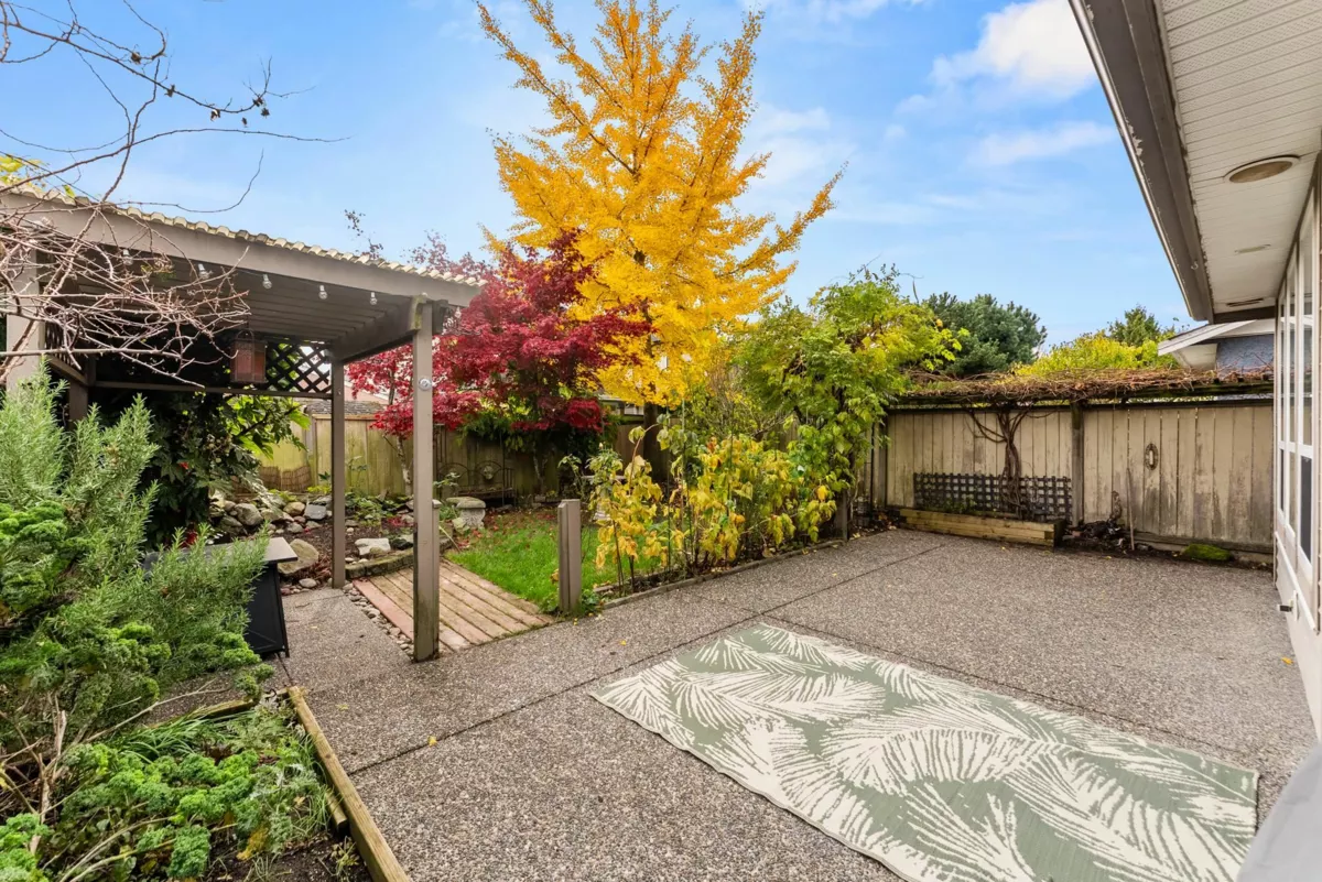 Garden / Landscaping Photo of 3880 Garry Street, Richmond, BC