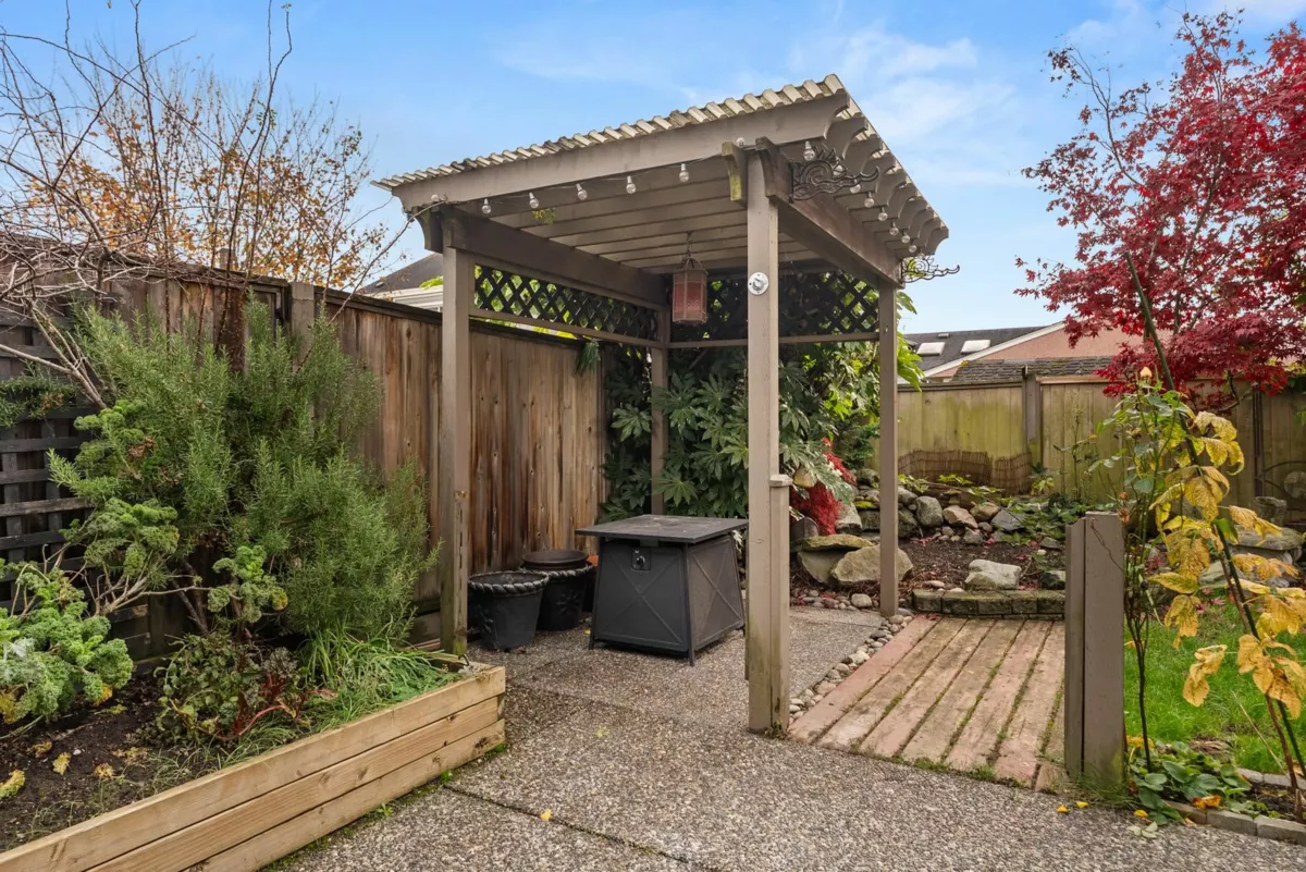 Hot Tub / Spa Photo of 3880 Garry Street, Richmond, BC