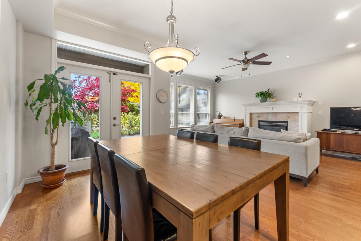 Kitchen Island Photo of 3880 Garry Street, Richmond, BC