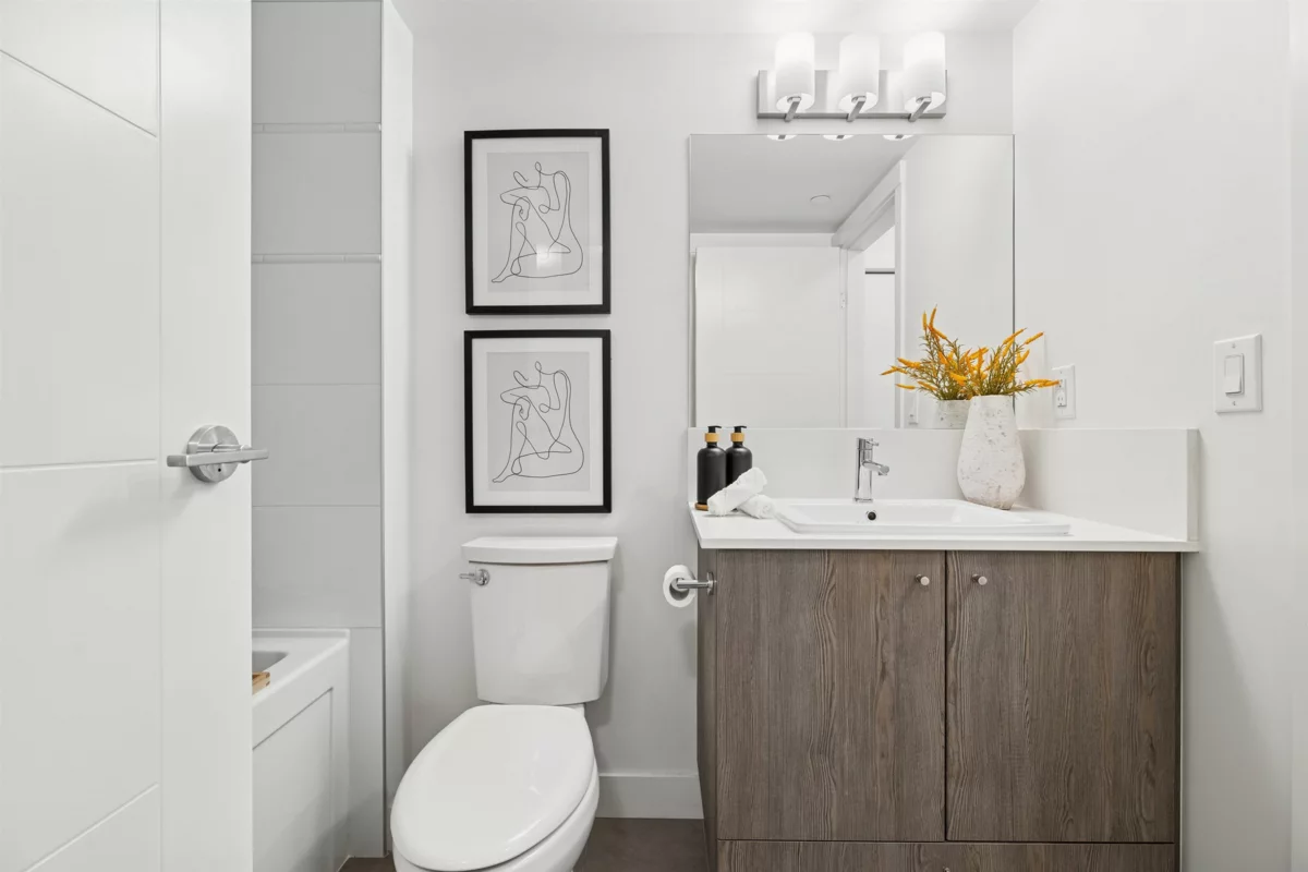 Entry Foyer Photo of 412 2525 Clarke Street, Port Moody, BC