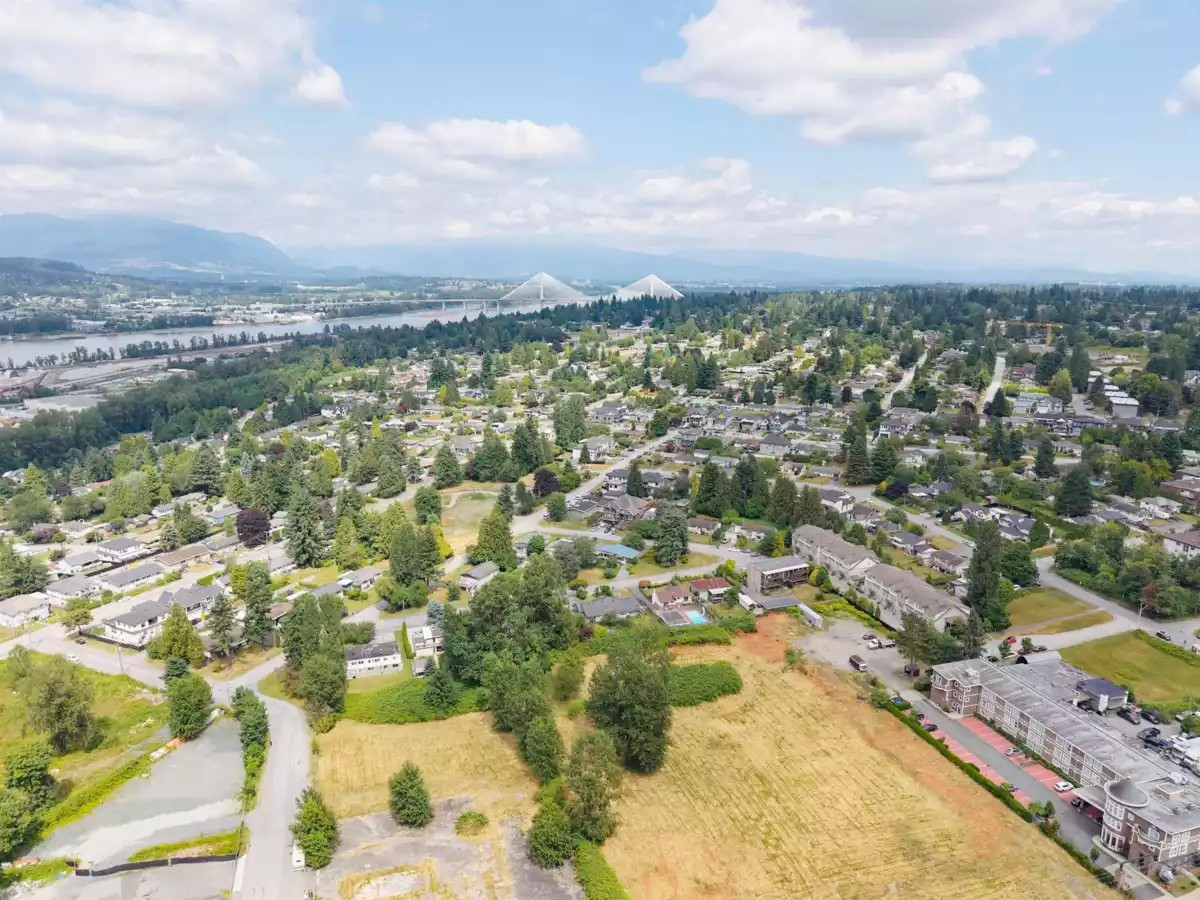 Backyard Photo of 418 11077 Ravine Road, Surrey, BC