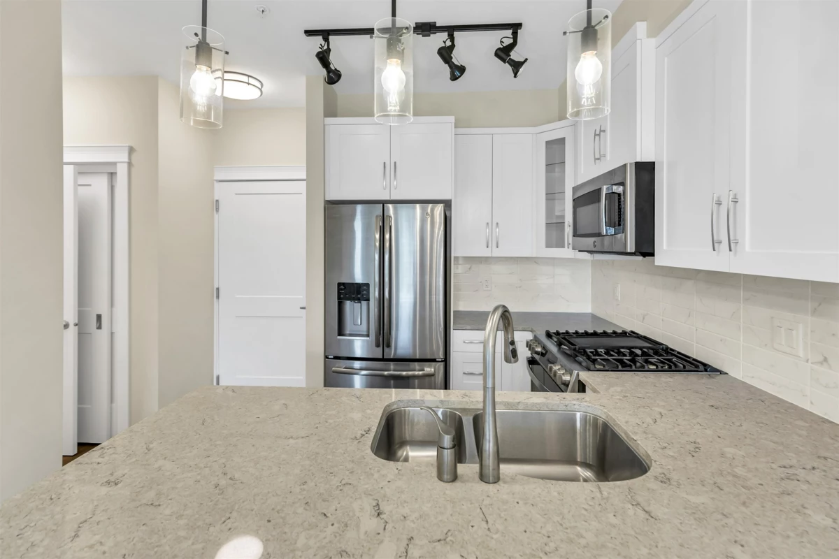 Kitchen Island Photo of 418 11077 Ravine Road, Surrey, BC