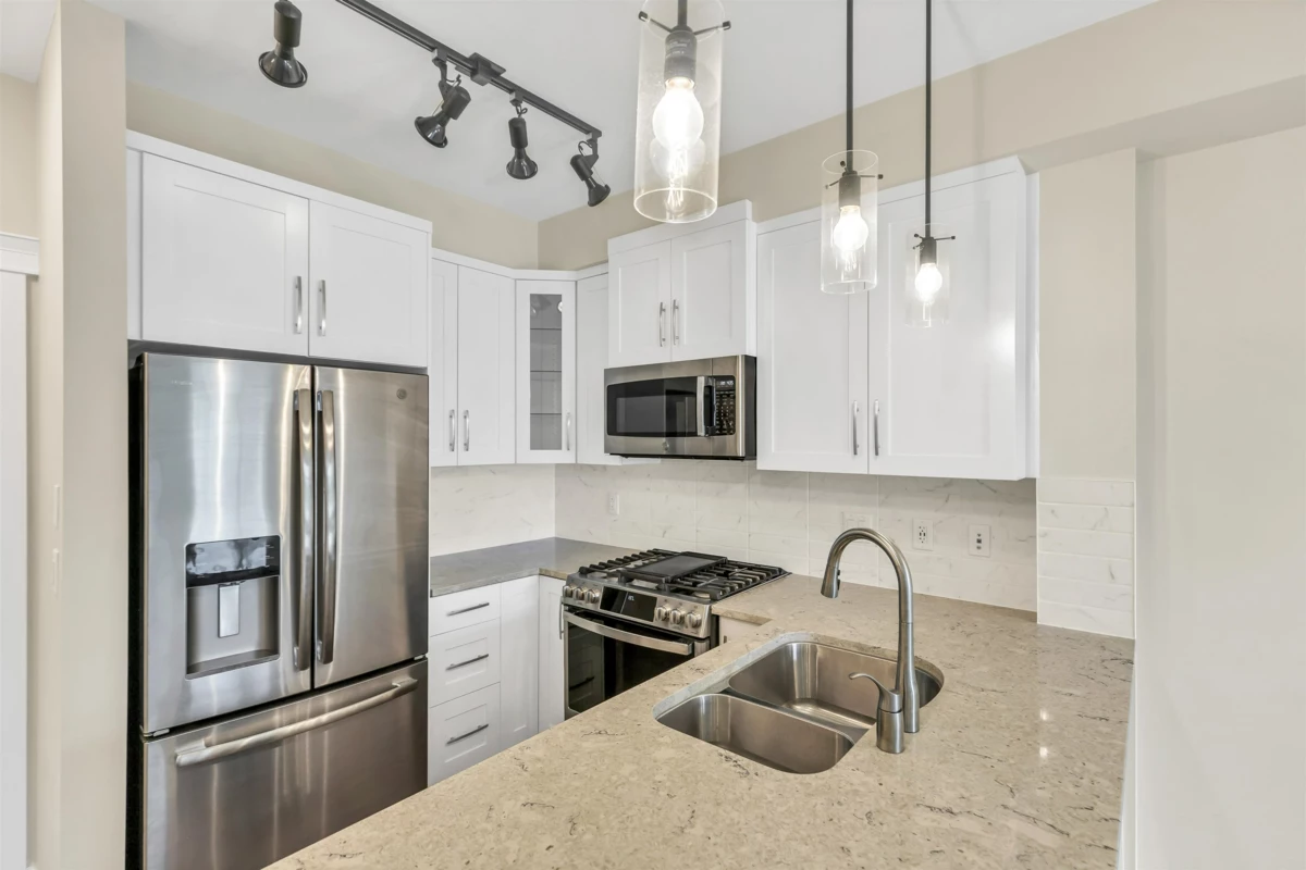 Kitchen Photo of 418 11077 Ravine Road, Surrey, BC