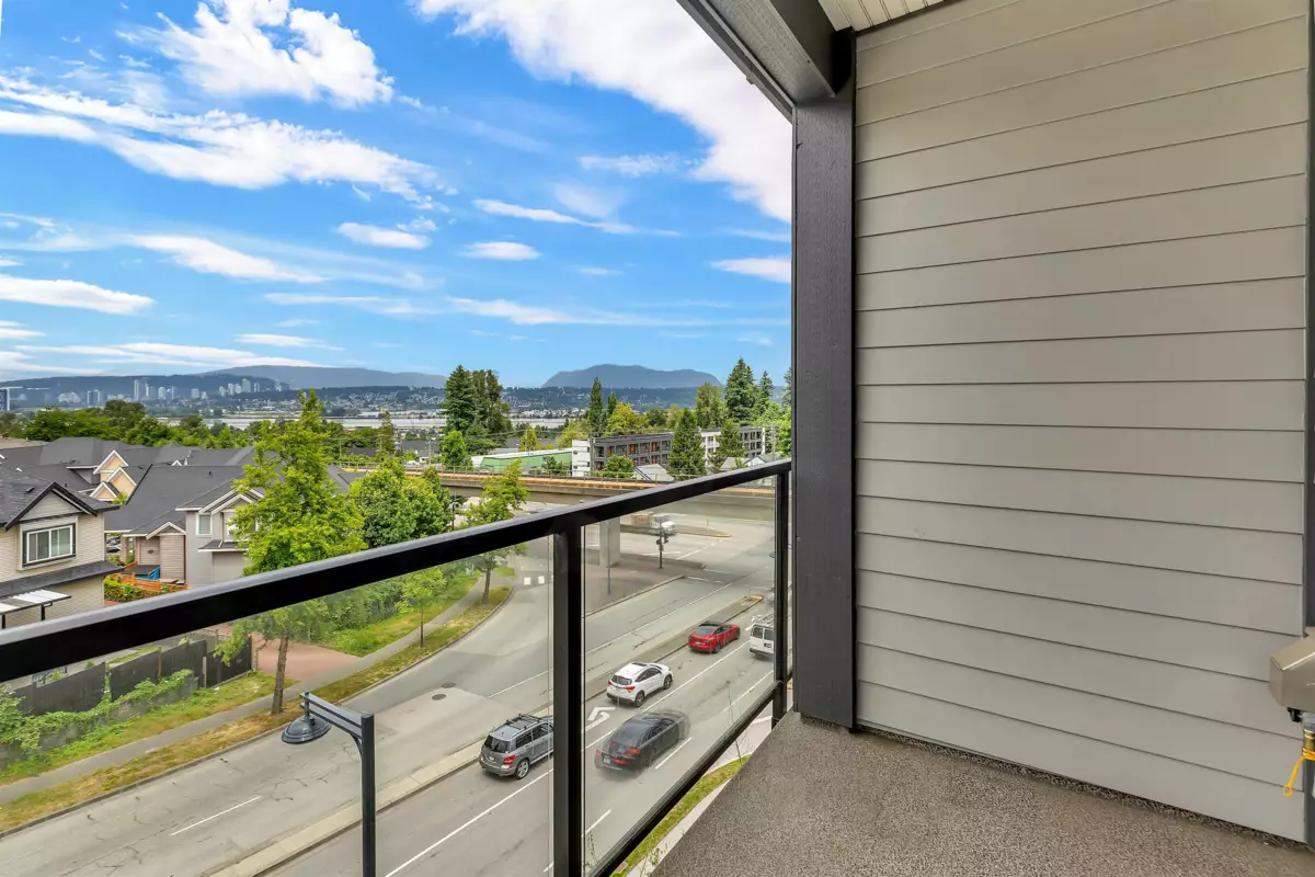Powder Room Photo of 418 11077 Ravine Road, Surrey, BC