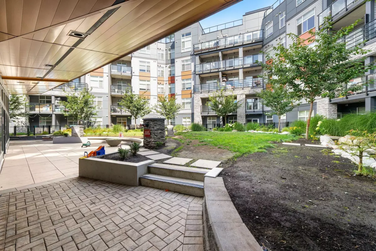Staircase Photo of 418 11077 Ravine Road, Surrey, BC