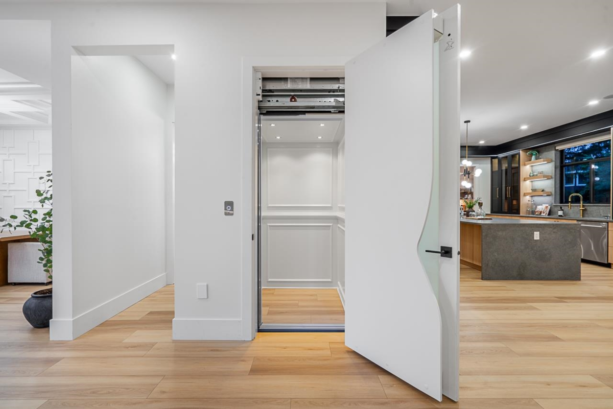 Mudroom Photo of 16838 106 Avenue, Surrey, BC