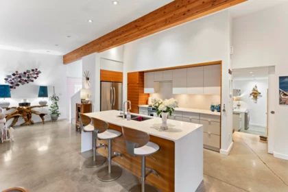 Kitchen Island Photo of 1023 Jay Crescent, Squamish, BC